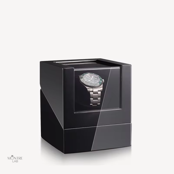 Accessoire de luxe : boîte à montres en bois et remontoir automatique