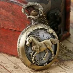 Montre à gousset gravée avec motif de cheval ancien