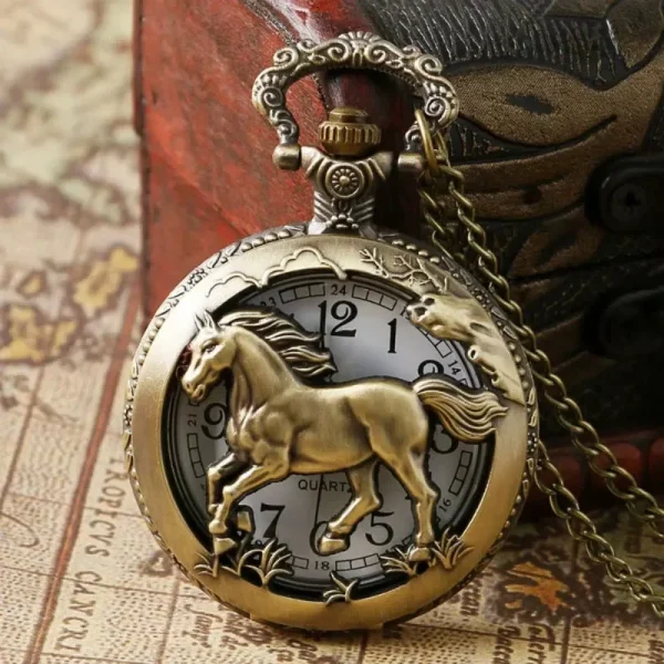 Élégante montre à gousset avec motif de cheval antique