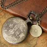 Montre à gousset vintage avec couleurs variées