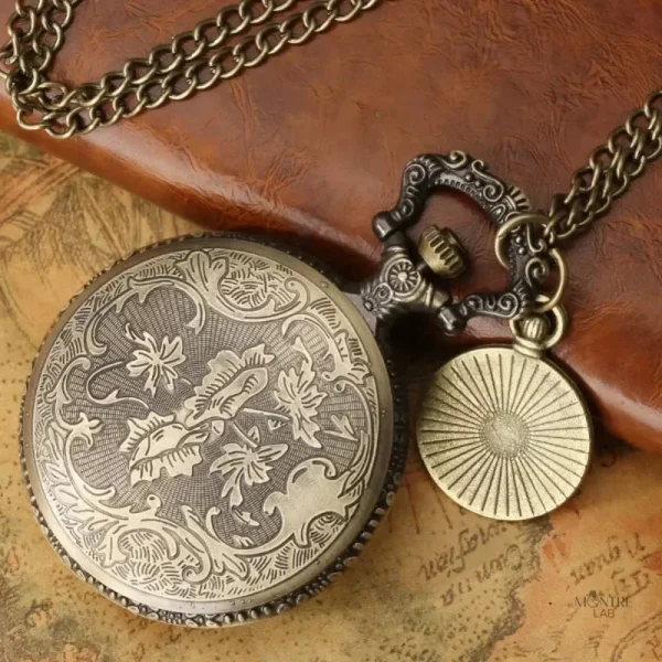 Montre à gousset vintage avec couleurs variées
