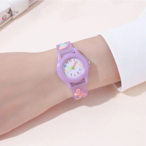 Design ludique de montre pour fille avec papillons