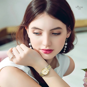 Montre élégante pour femme en acier bicolore