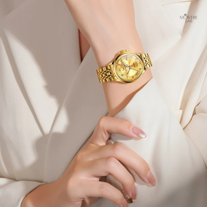 Montre dorée pour femme, étanche et élégante