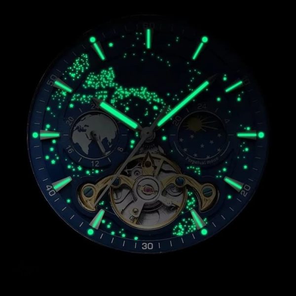 Élégante montre homme automatique au design lumineux
