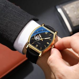 Mouvement apparent dans une montre automatique pour homme