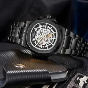 Montre design homme avec mécanisme squelette visible