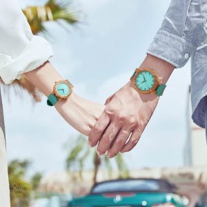 Accessoire en bois pour femme, design turquoise élégant