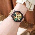 Montre bois femme au design patchwork coloré