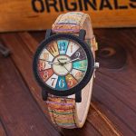 Montre en bois originale avec motifs patchwork