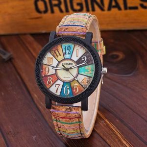 Montre en bois originale avec motifs patchwork
