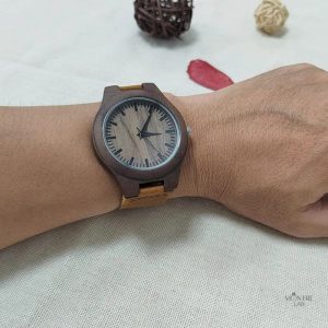 Accessoire en cuir et bois pour femme
