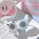 Accessoire tendance pour enfant : montre digitale chat et licorne