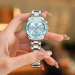 Montre stylée pour femme avec cadran bleu lumineux