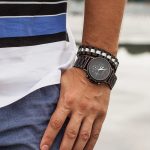 Montre en bois et acier, parfaite pour un look décontracté