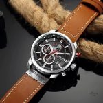 Design élégant de montre homme avec bracelet en cuir