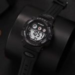 Montre enfant étanche et durable, idéale pour les aventures