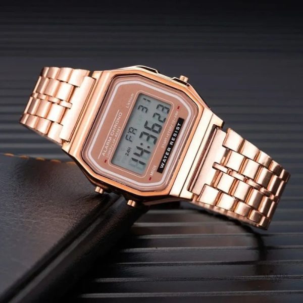 Accessoire tendance : montre digitale au bracelet brillant
