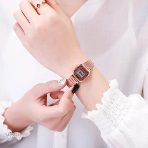 Montre numérique élégante pour femme en or rose