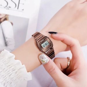Accessoire tendance : montre digitale femme or rose