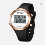 Montre digitale femme, parfaite pour activités aquatiques
