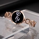 Montre digitale femme au design sophistiqué et élégant
