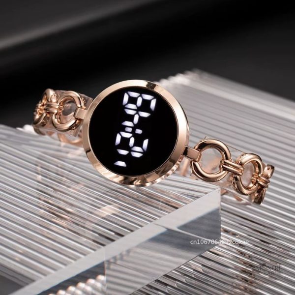Montre digitale femme au design sophistiqué et élégant