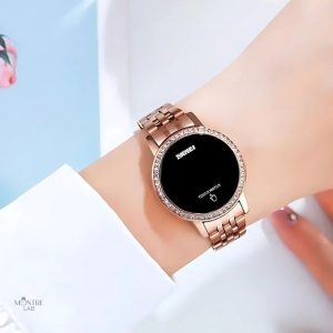 Accessoire mode femme au style rétro et numérique