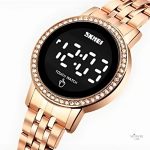 Accessoire métallisé pour une touche rétro féminine