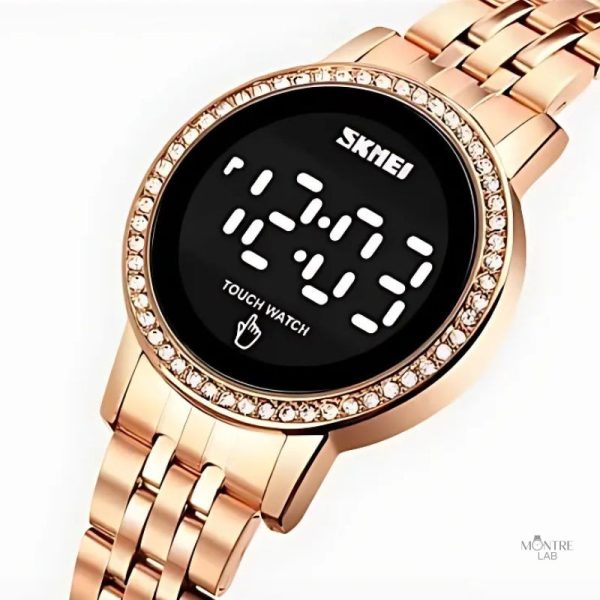 Accessoire métallisé pour une touche rétro féminine