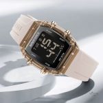 Accessoire tendance : montre digitale pour femme