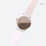 Design ludique de montre pour enfant, style arc-en-ciel
