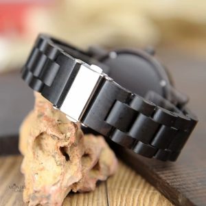 Montre en bois pour homme au style épuré