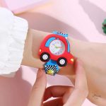 Montre pour jeune enfant, modèle voiture ludique