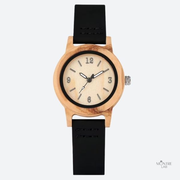 Accessoire féminin en bois, design simple et raffiné