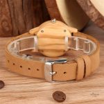Montre en cuir et bois, look moderne et épuré