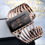 Accessoire féminin : montre bracelet quartz