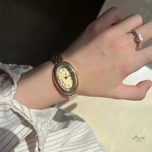 Cadran ovale moderne pour femme