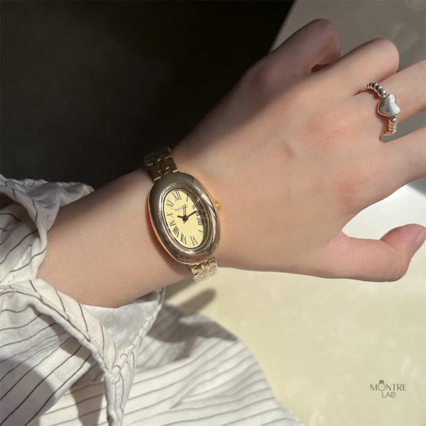 Cadran ovale moderne pour femme