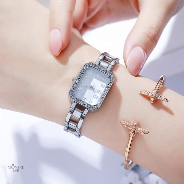 Style moderne : montre femme avec bracelet en acier