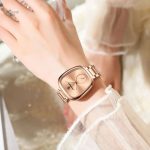 Modèle de montre quartz pour femme, style raffiné