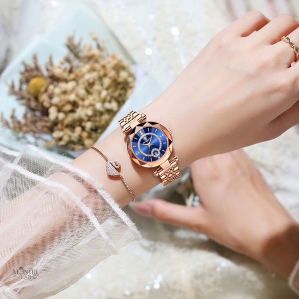Montre avec dateur et strass, un atout pour toutes les tenues