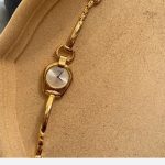Montre quartz élégante pour femme avec design unique