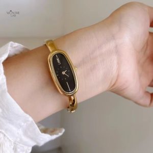 Jonc doré moderne pour un look raffiné
