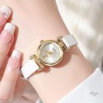 Montre tendance pour femme, look épuré