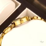 Bracelet graphique moderne sur une montre féminine