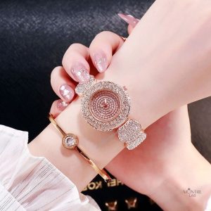 Montre élégante pour femme avec strass brillants