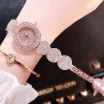 Design raffiné de montre femme en quartz strassé