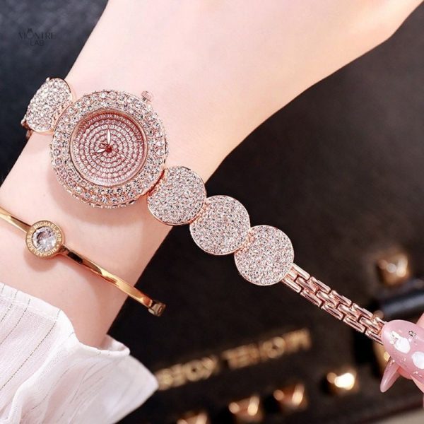 Design raffiné de montre femme en quartz strassé