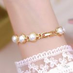 Accessoire féminin en quartz avec perles